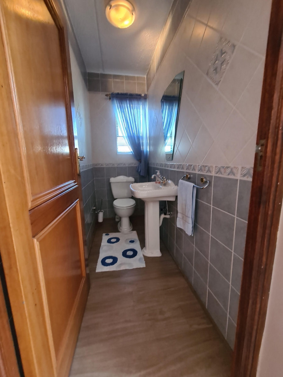 5 Bedroom Property for Sale in Maraldi Estate Free State